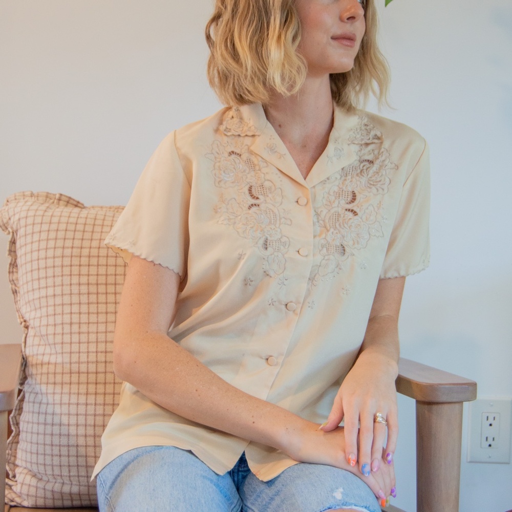 1950s Vintage Hand Embroidered Short Sleeve Blouse - Picture 8 of 13